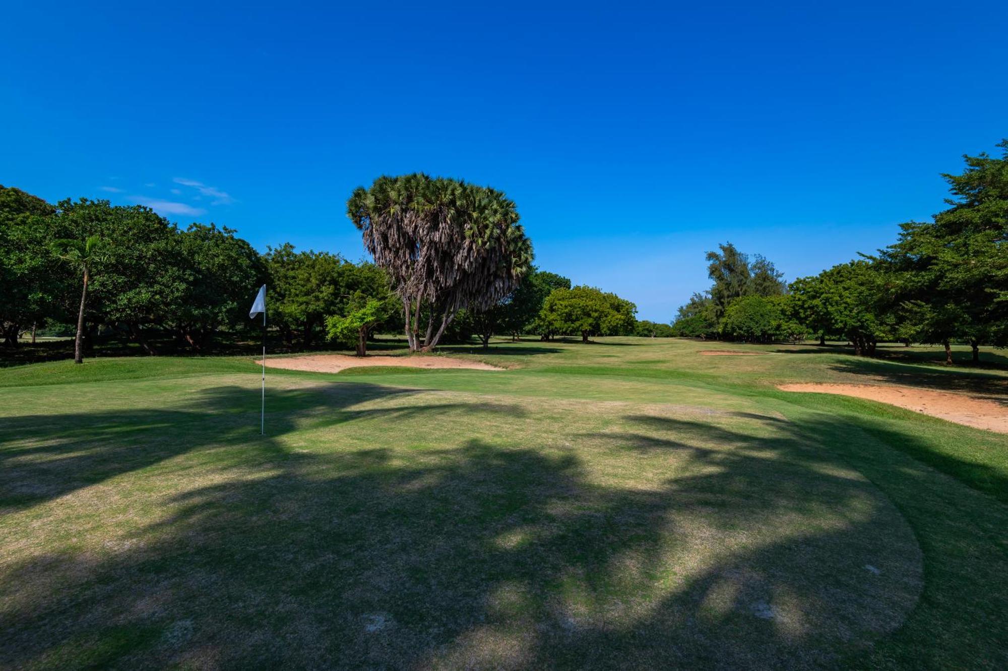 Diamonds Leisure Beach & Golf Resort Діані-Біч Екстер'єр фото Golf course at the resort