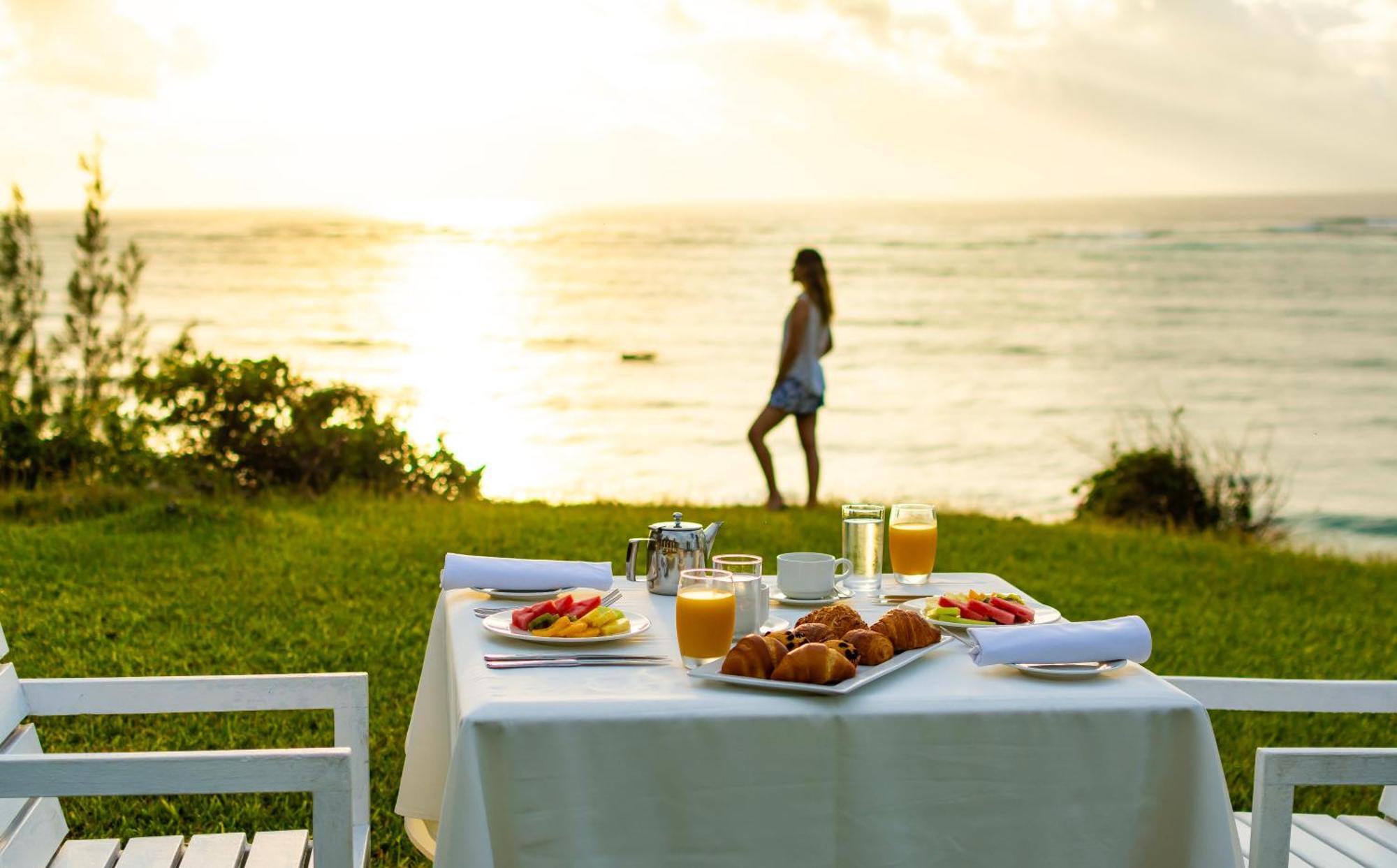 Diamonds Leisure Beach & Golf Resort Діані-Біч Екстер'єр фото Breakfast at the Beach