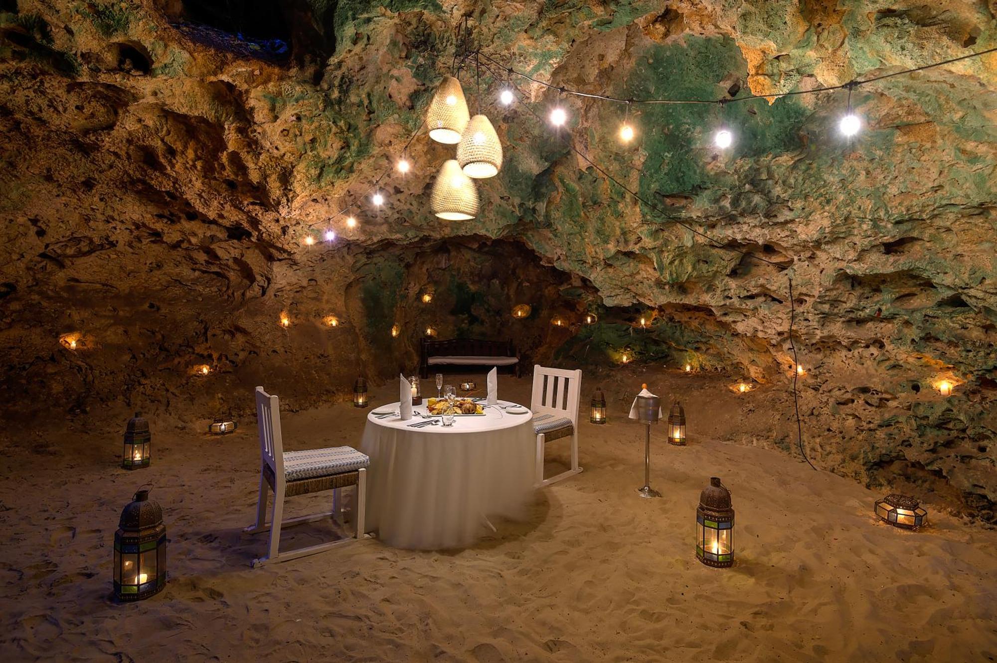 Diamonds Leisure Beach & Golf Resort Діані-Біч Екстер'єр фото The Cave Restaurant