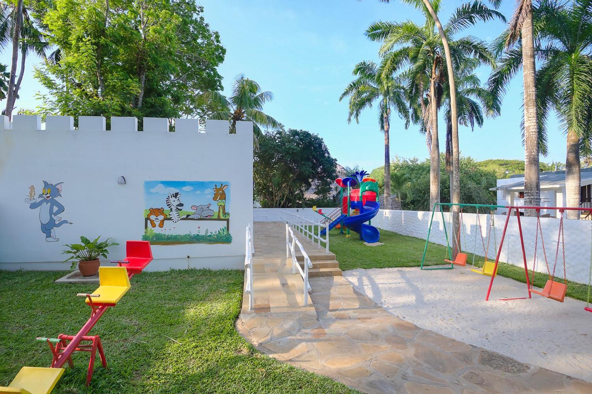 Diamonds Leisure Beach & Golf Resort Діані-Біч Екстер'єр фото Playground