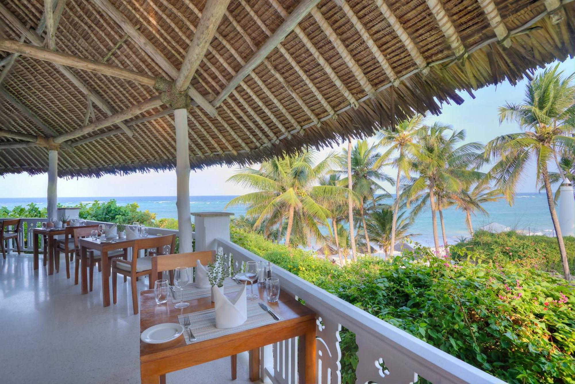 Diamonds Leisure Beach & Golf Resort Діані-Біч Екстер'єр фото The Deck Restaurant