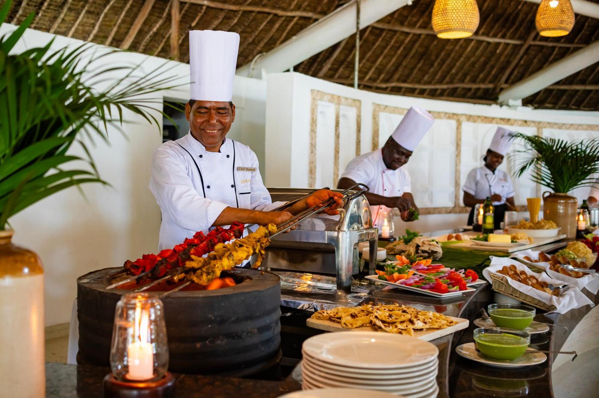 Diamonds Leisure Beach & Golf Resort Діані-Біч Екстер'єр фото A buffet at a resort