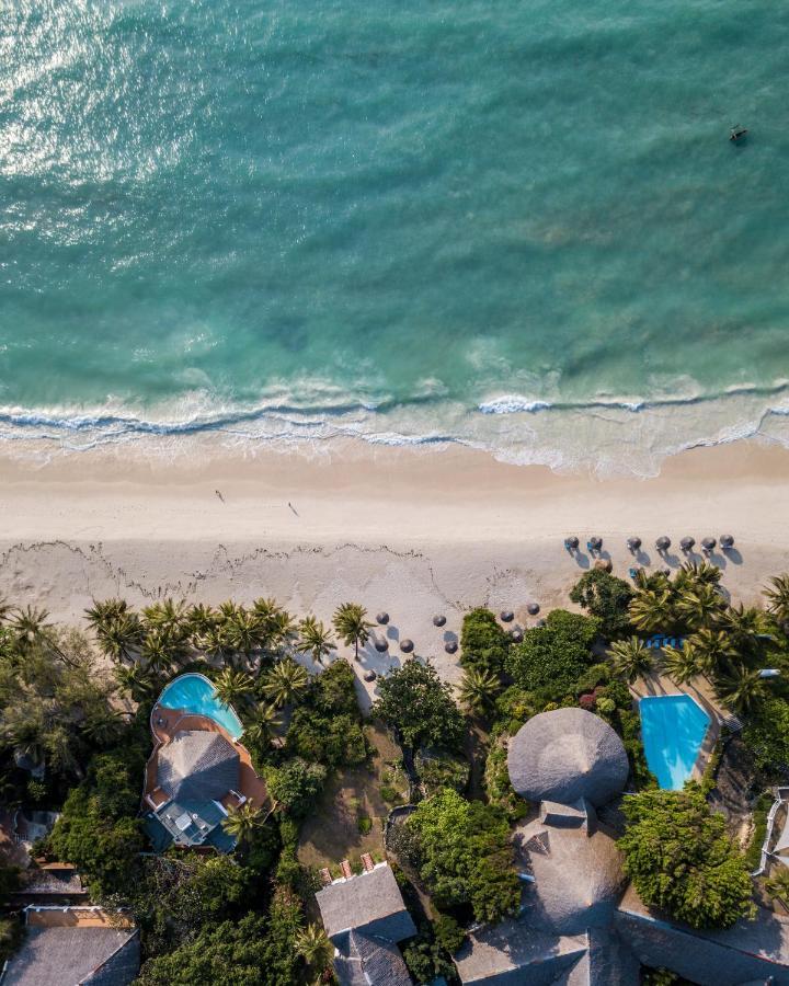 Diamonds Leisure Beach & Golf Resort Діані-Біч Екстер'єр фото Aerial view of the beach